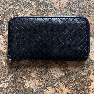 LOW START Bottega Veneta Intrecciato Zip Wallet